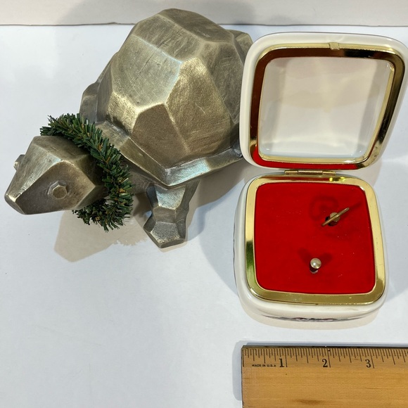 VINTAGE HERITAGE HOUSE INC. MELODIES OF CHRISTMAS MUSIC BOX - Picture 5 of 14